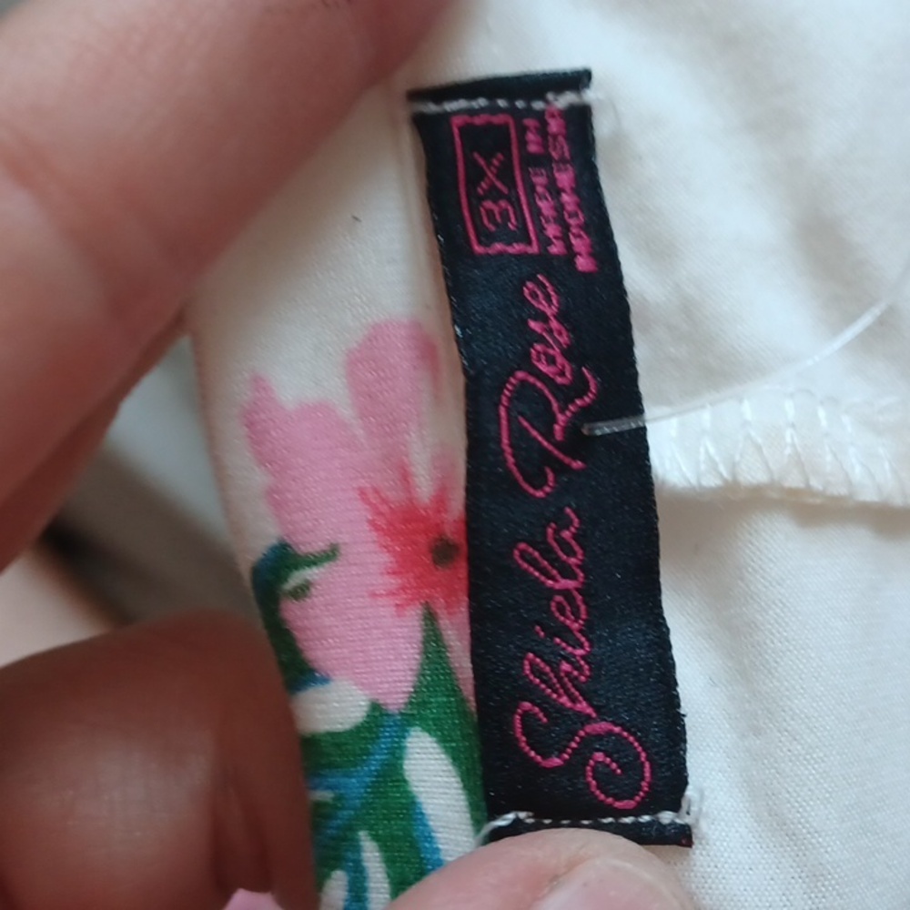 Shelia Rose 3/4 flowers top